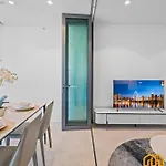 Qw Luxury River City Views